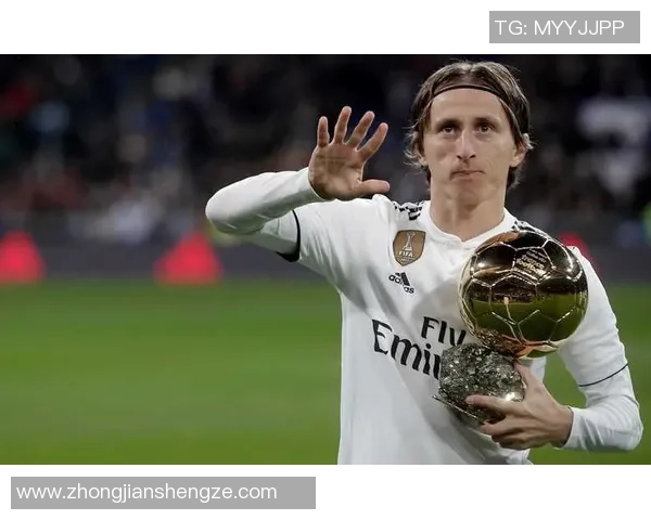 足球球星展现完美腹肌身材与强大实力的完美结合让人惊叹不已