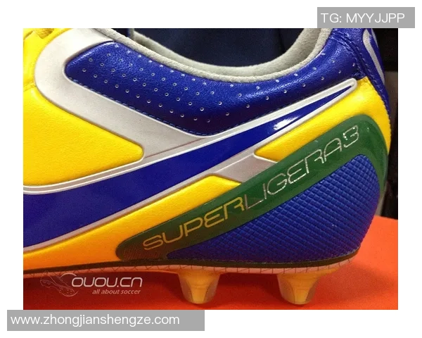 足球鞋鞋钉切割球星卡的收藏魅力与市场潜力分析